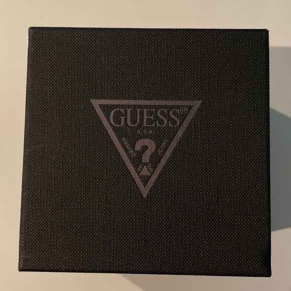 GUESS-ROSE GOLD-TONE BREAST CANCER AWARENESS WATCH main image 6